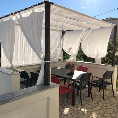 Apartments Mikelic Kampor المظهر الخارجي الصورة