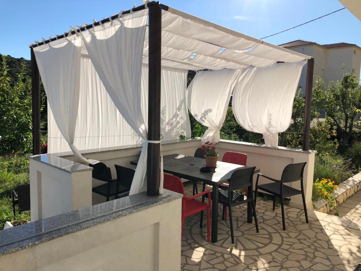 Apartments Mikelic Kampor المظهر الخارجي الصورة
